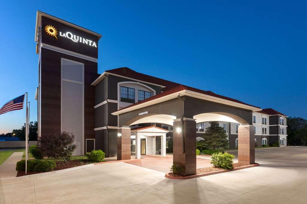 La Quinta By Wyndham Woodward Hotel Exterior foto